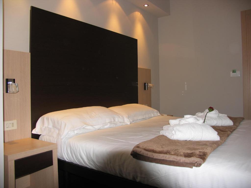Hotel Aiglon Rimini Bagian luar foto