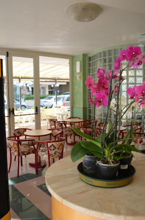 Hotel Aiglon Rimini Bagian luar foto
