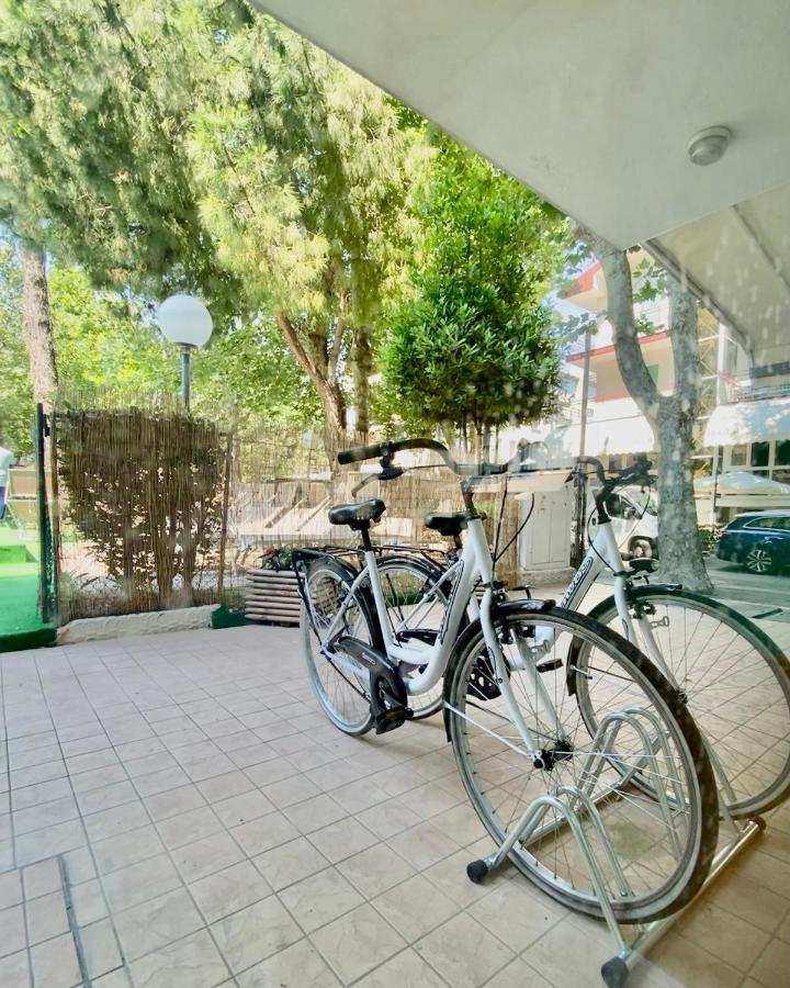 Hotel Aiglon Rimini Bagian luar foto