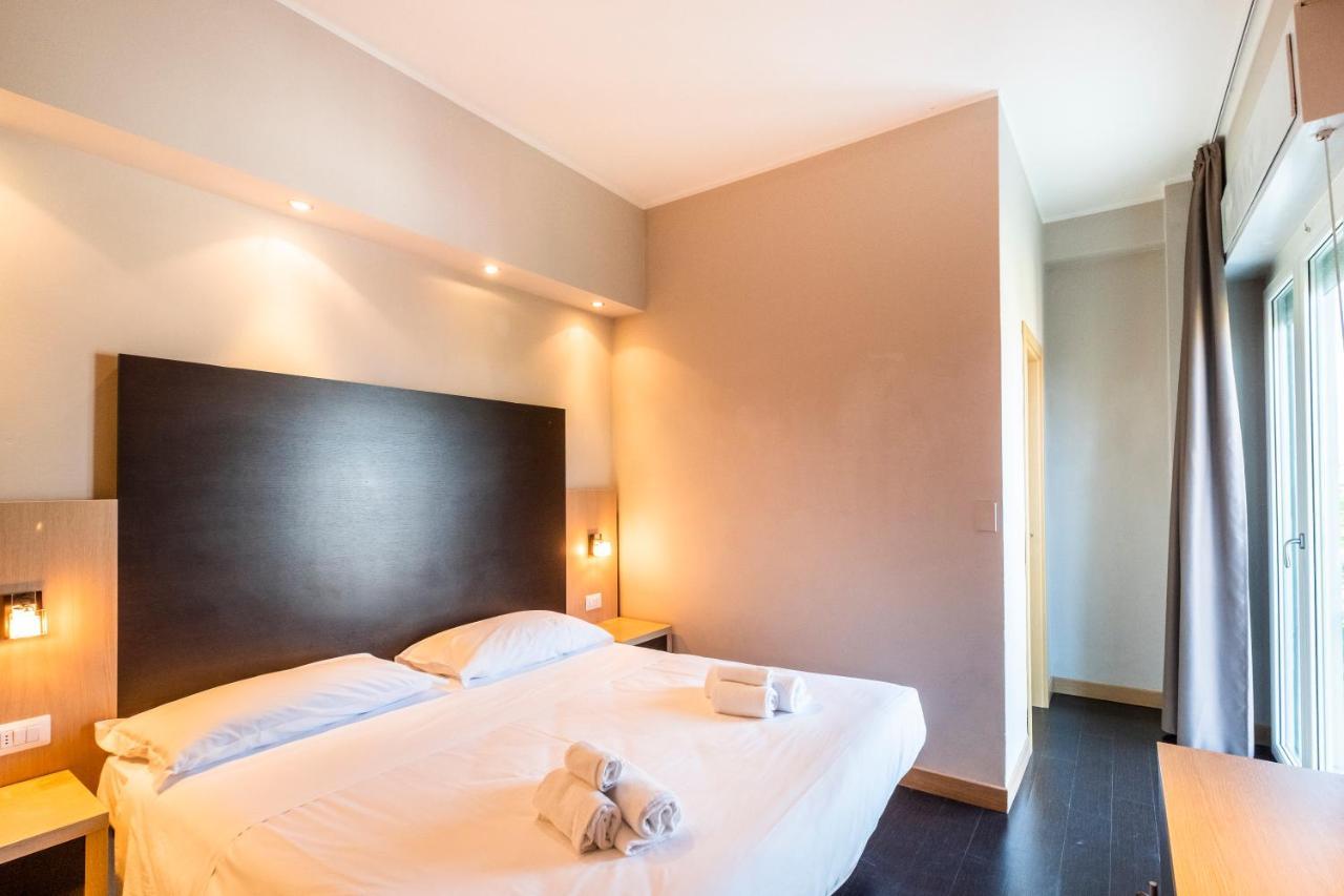 Hotel Aiglon Rimini Bagian luar foto
