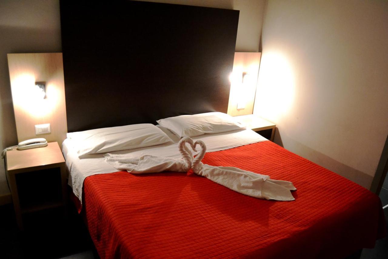 Hotel Aiglon Rimini Bagian luar foto