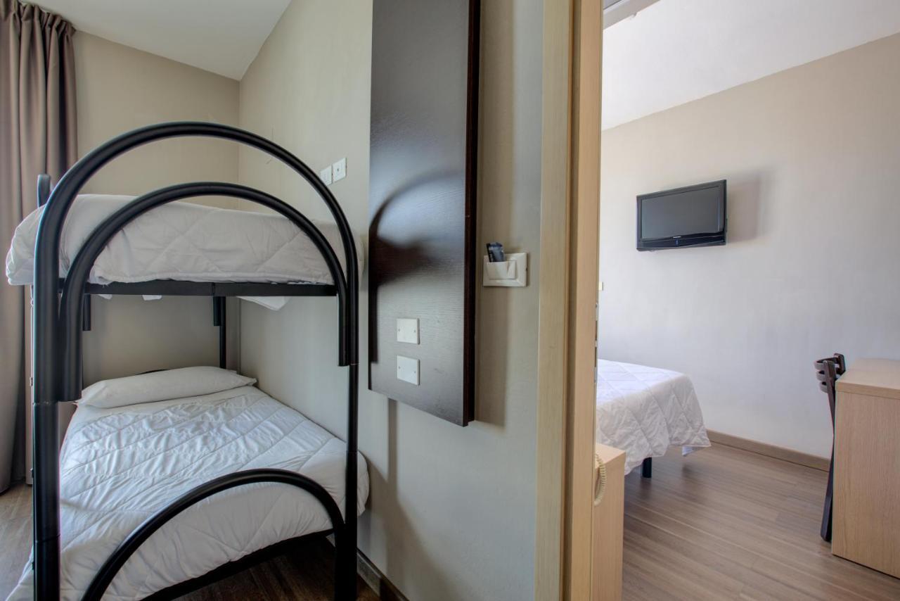 Hotel Aiglon Rimini Bagian luar foto