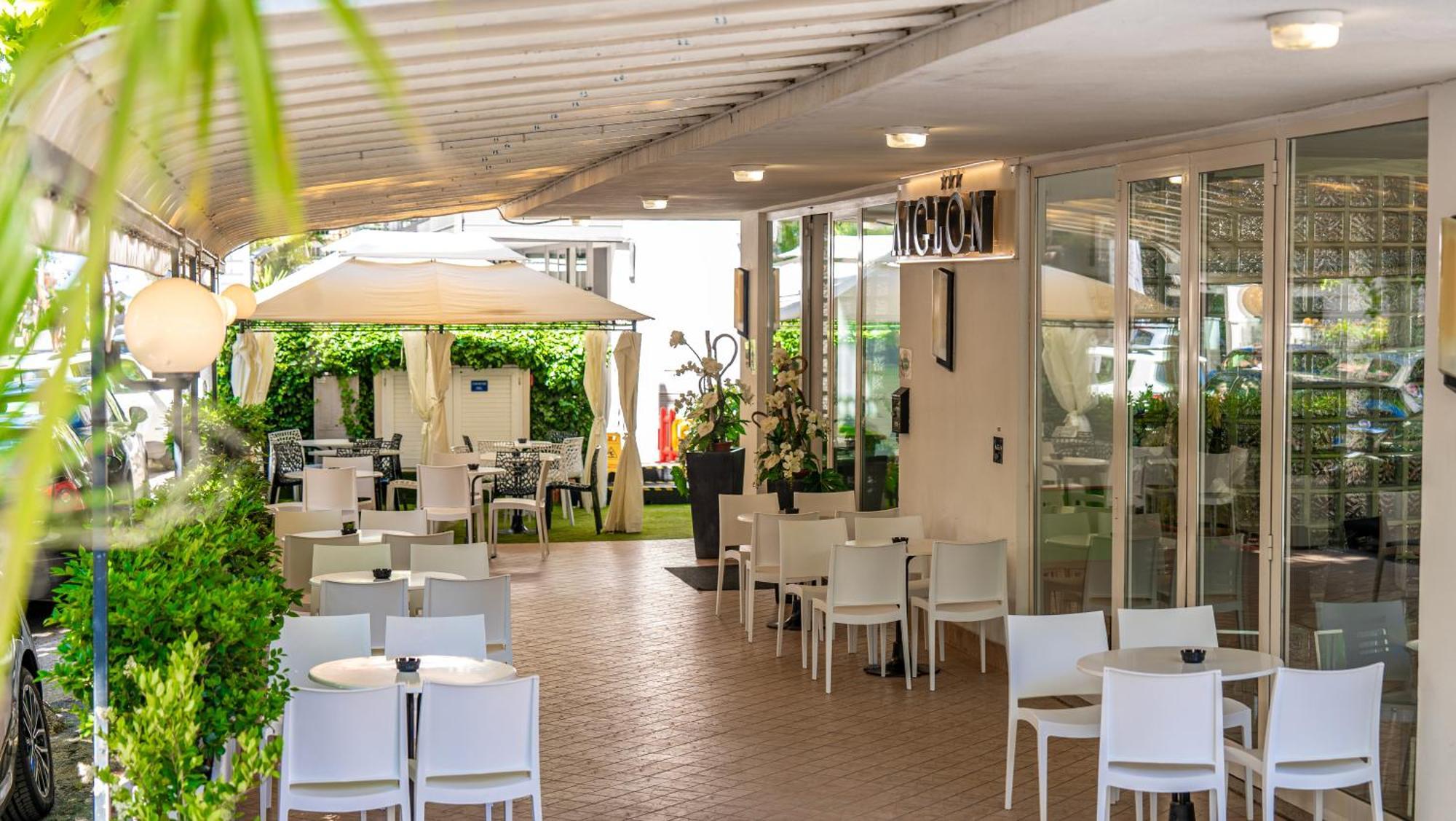 Hotel Aiglon Rimini Bagian luar foto