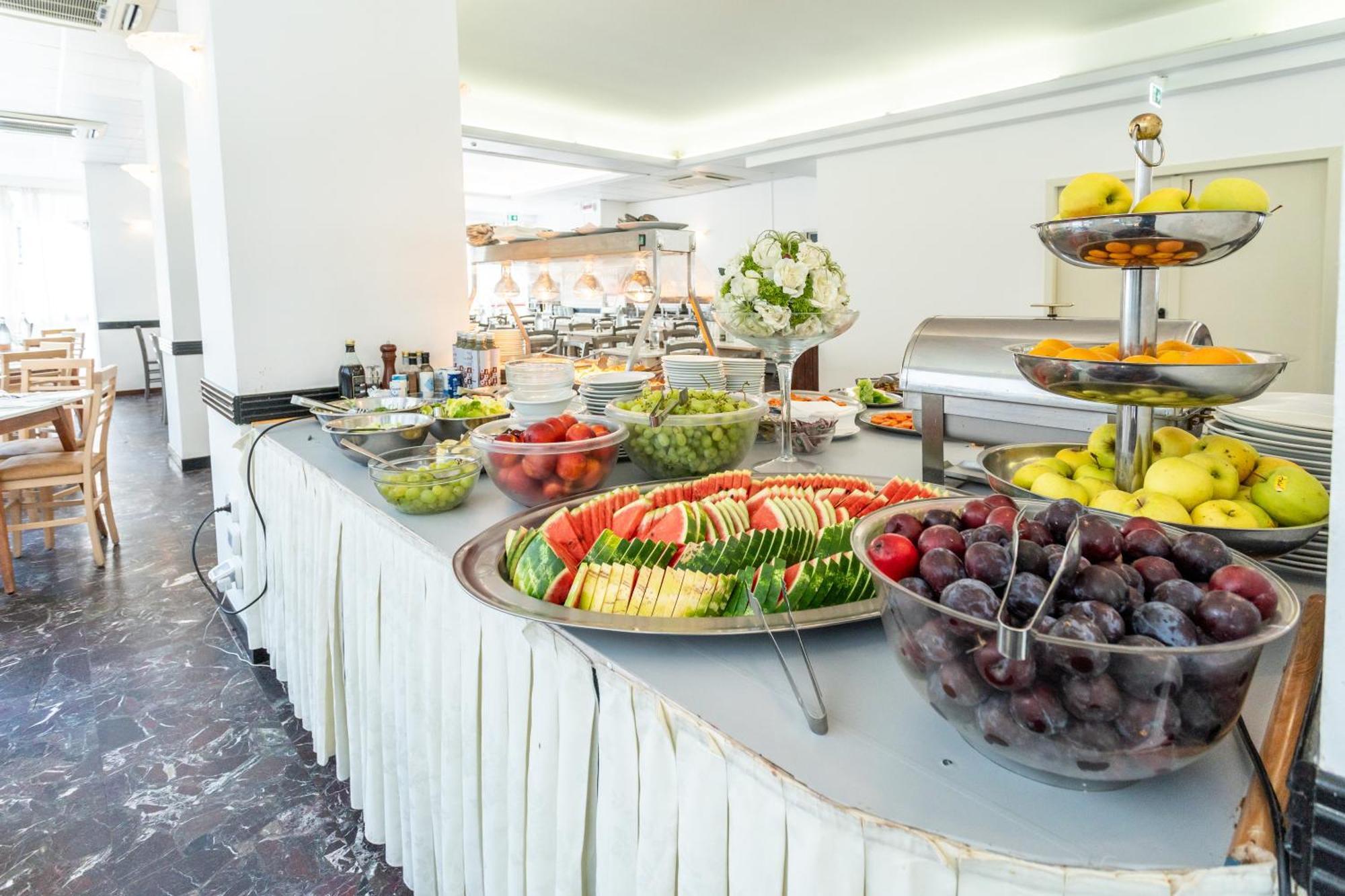Hotel Aiglon Rimini Bagian luar foto