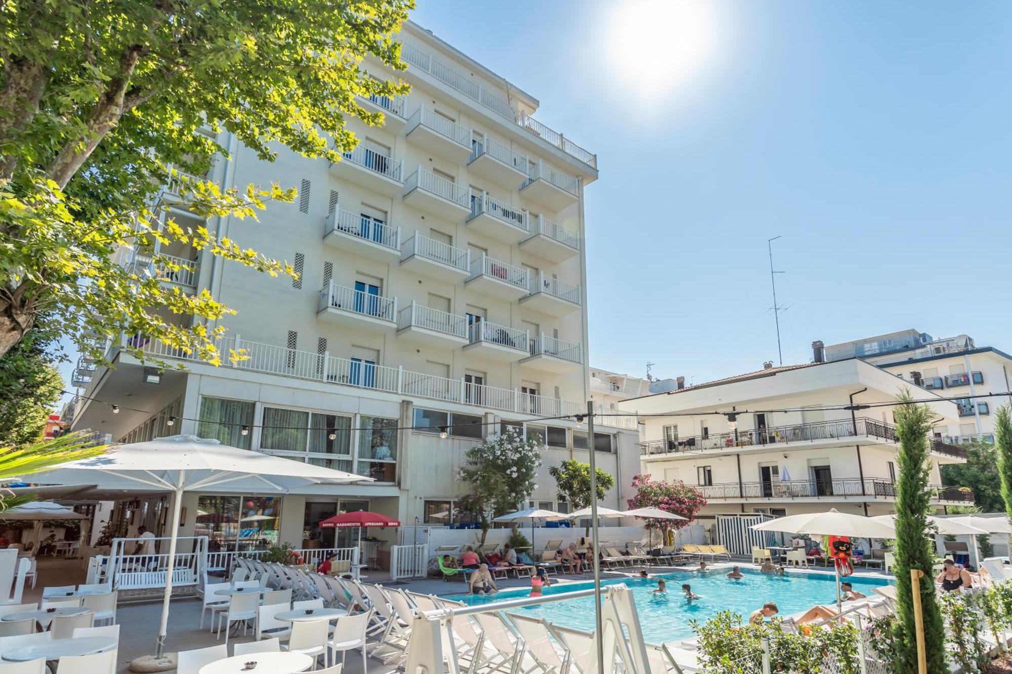 Hotel Aiglon Rimini Bagian luar foto
