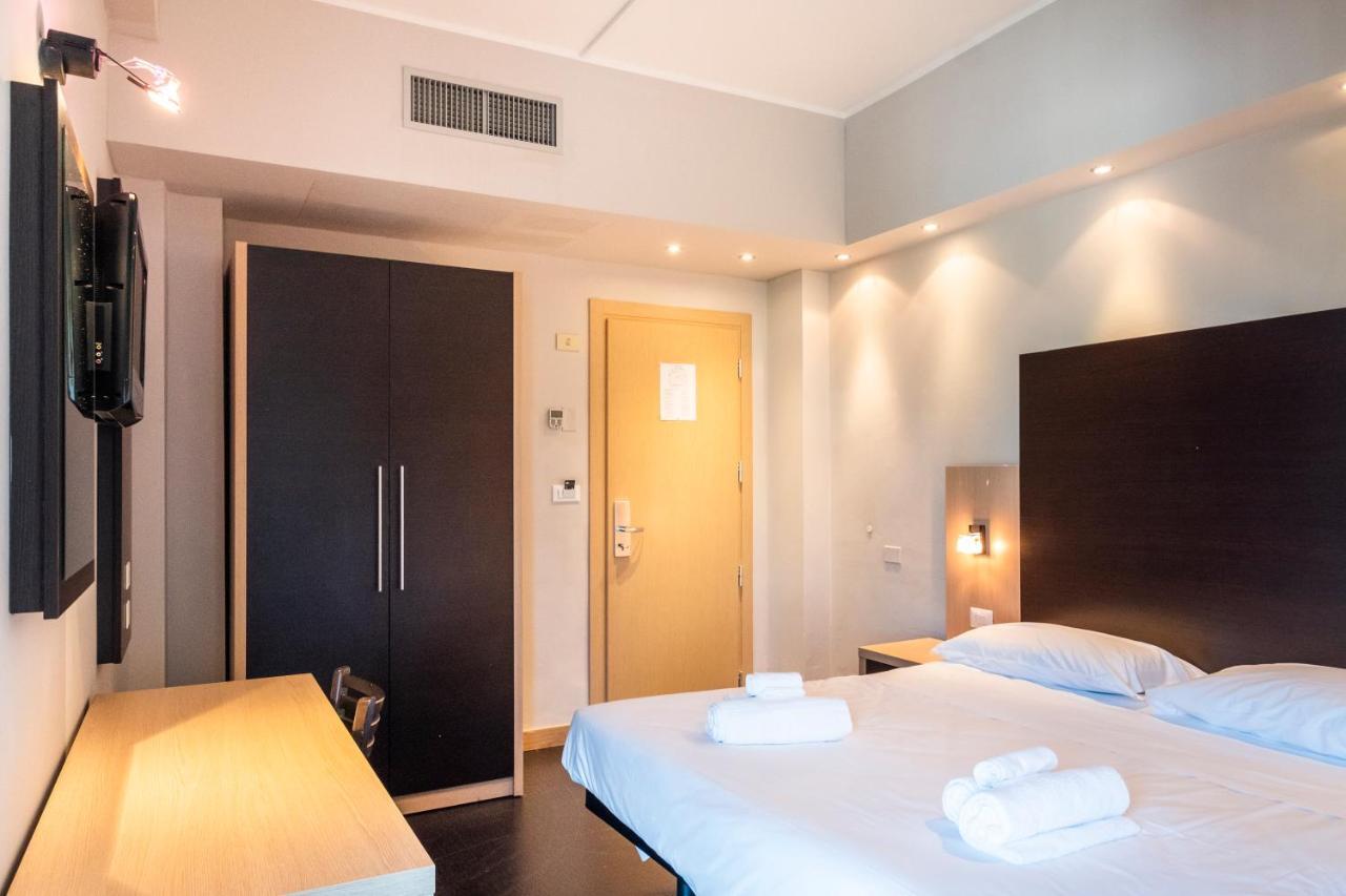 Hotel Aiglon Rimini Bagian luar foto